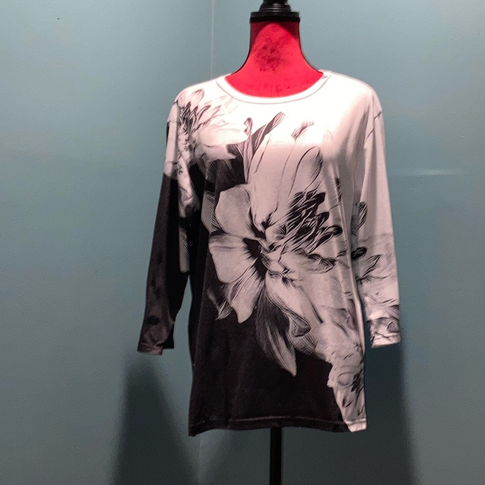 Floral Black and White Women's Top Size Large